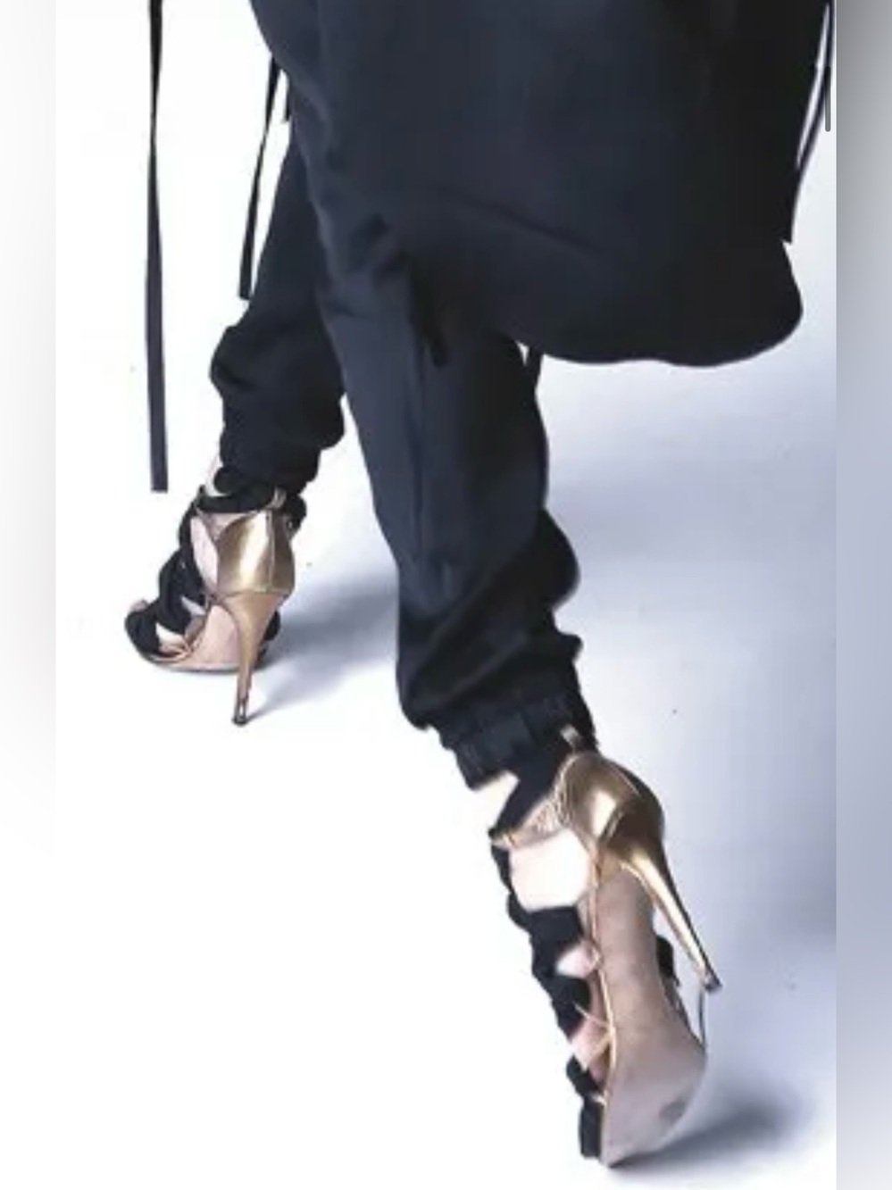 ISO MANOLO BLAHNIK JUAN CARLOS OBANDO GLADIATOR gold and black RUNWAY HEELS - Picture 3 of 4